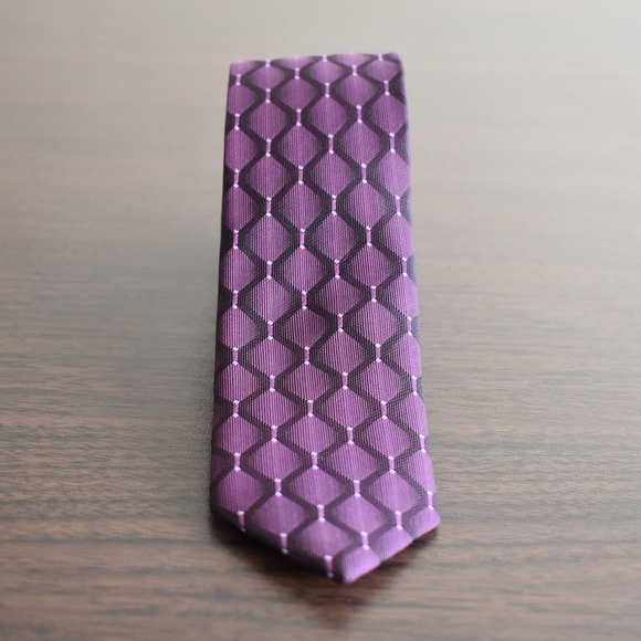 Geoffrey Beene Tie in Purple - Picture 2 of 3